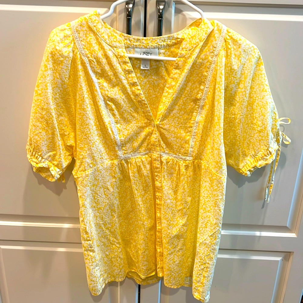 Loft size small , yellow with white flowers never before worn just washed - Picture 1 of 5